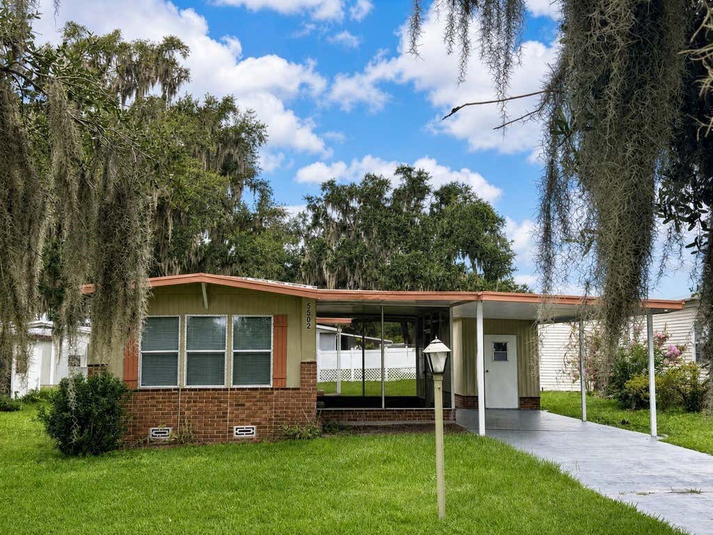 Photo of 5562 Lansing Drive, Wildwood, FL 34785 (MLS # G5116197)