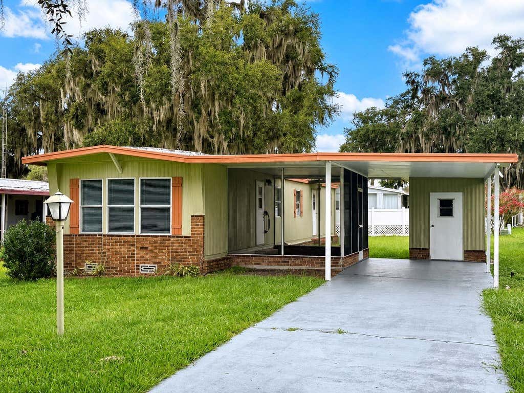Photo of 5562 Lansing Drive, Wildwood, FL 34785 (MLS # G5116197)