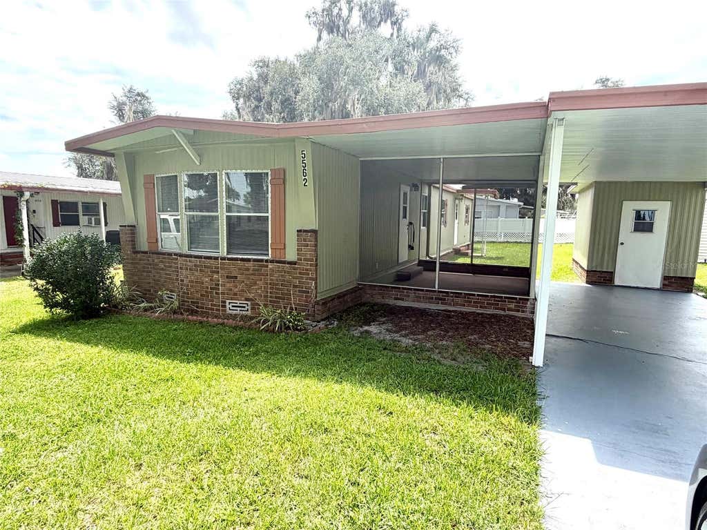 Photo of 5562 Lansing Drive, Wildwood, FL 34785 (MLS # G5116197)