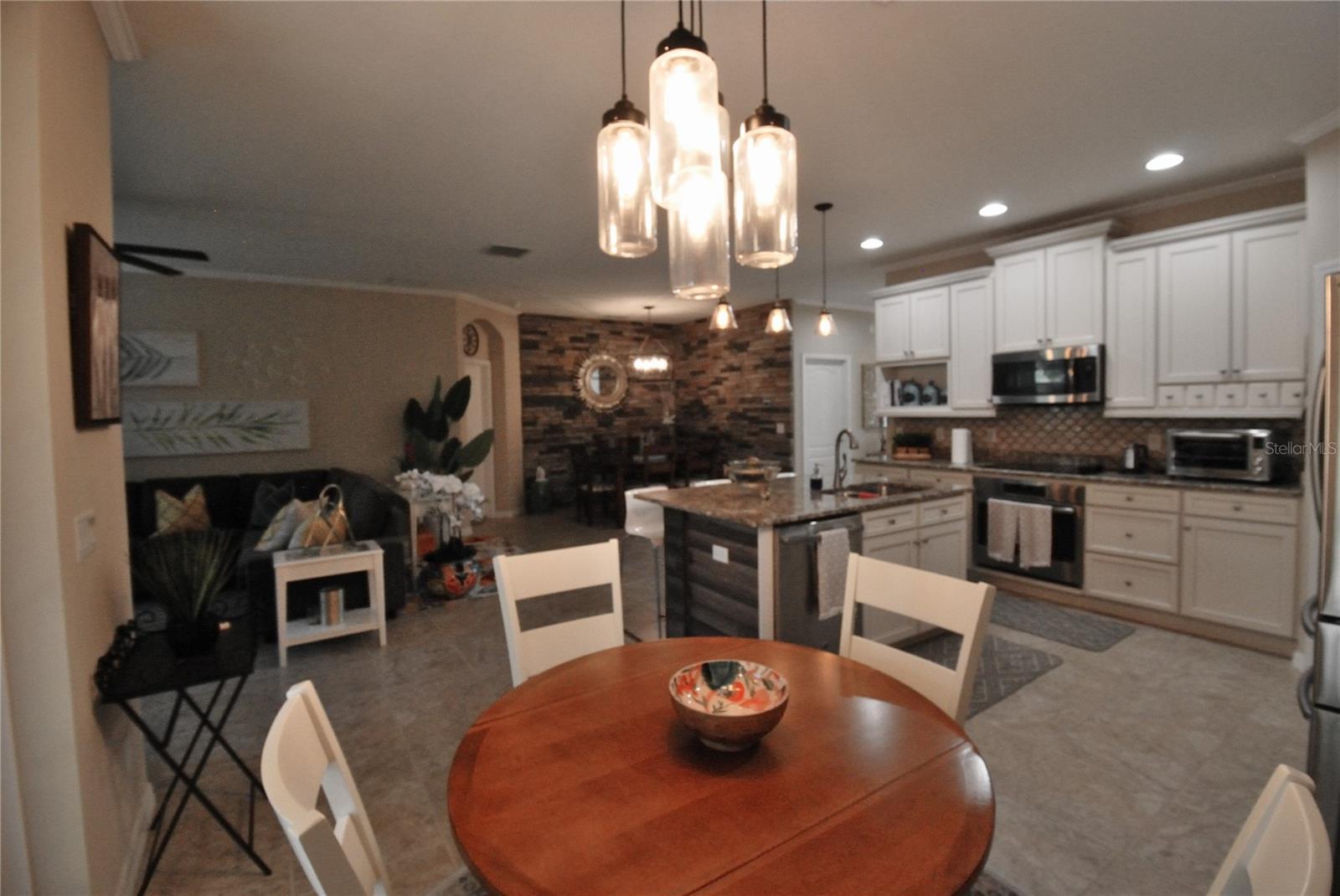 AUTUMN OAKS - Residential