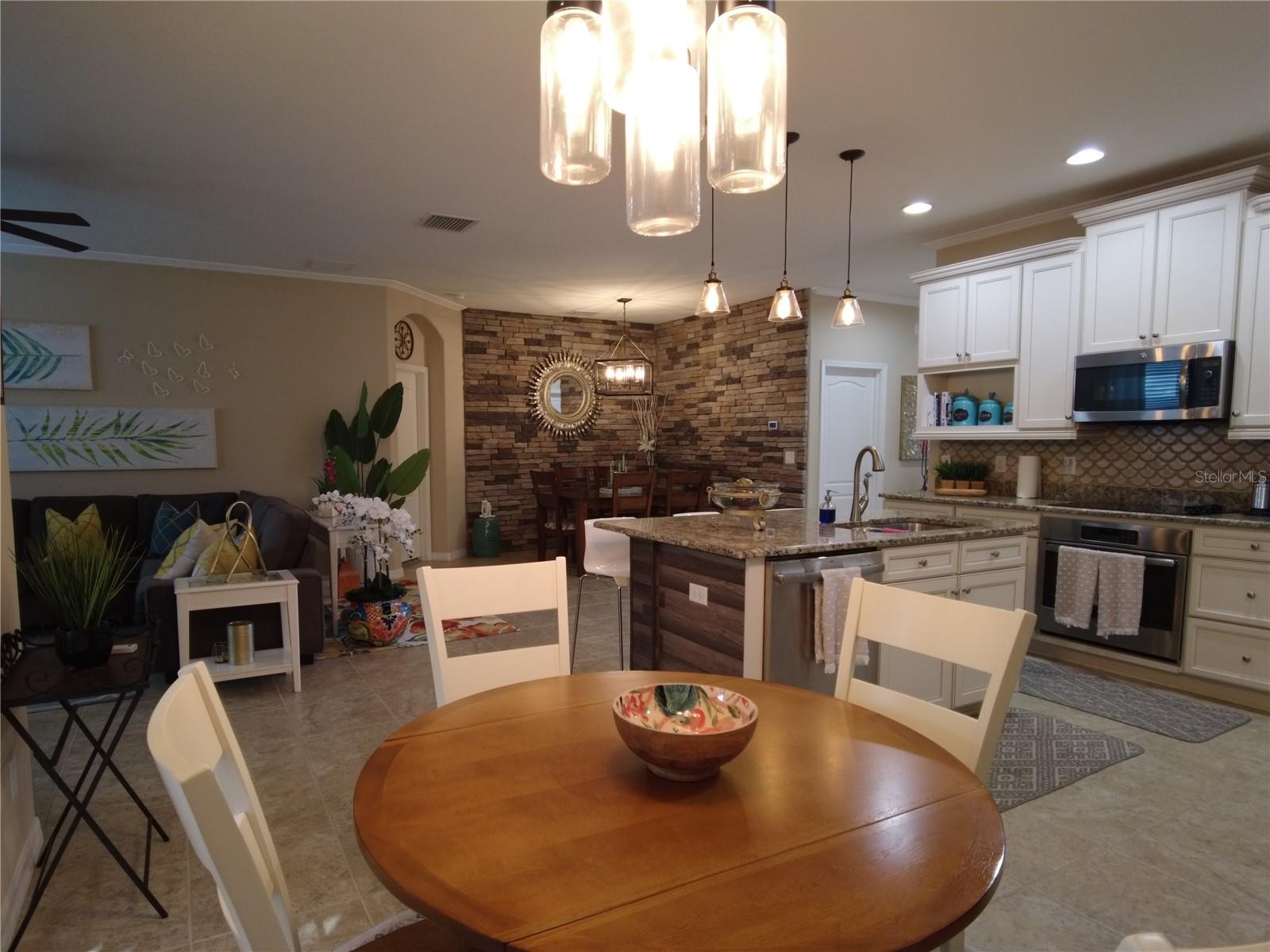 AUTUMN OAKS - Residential