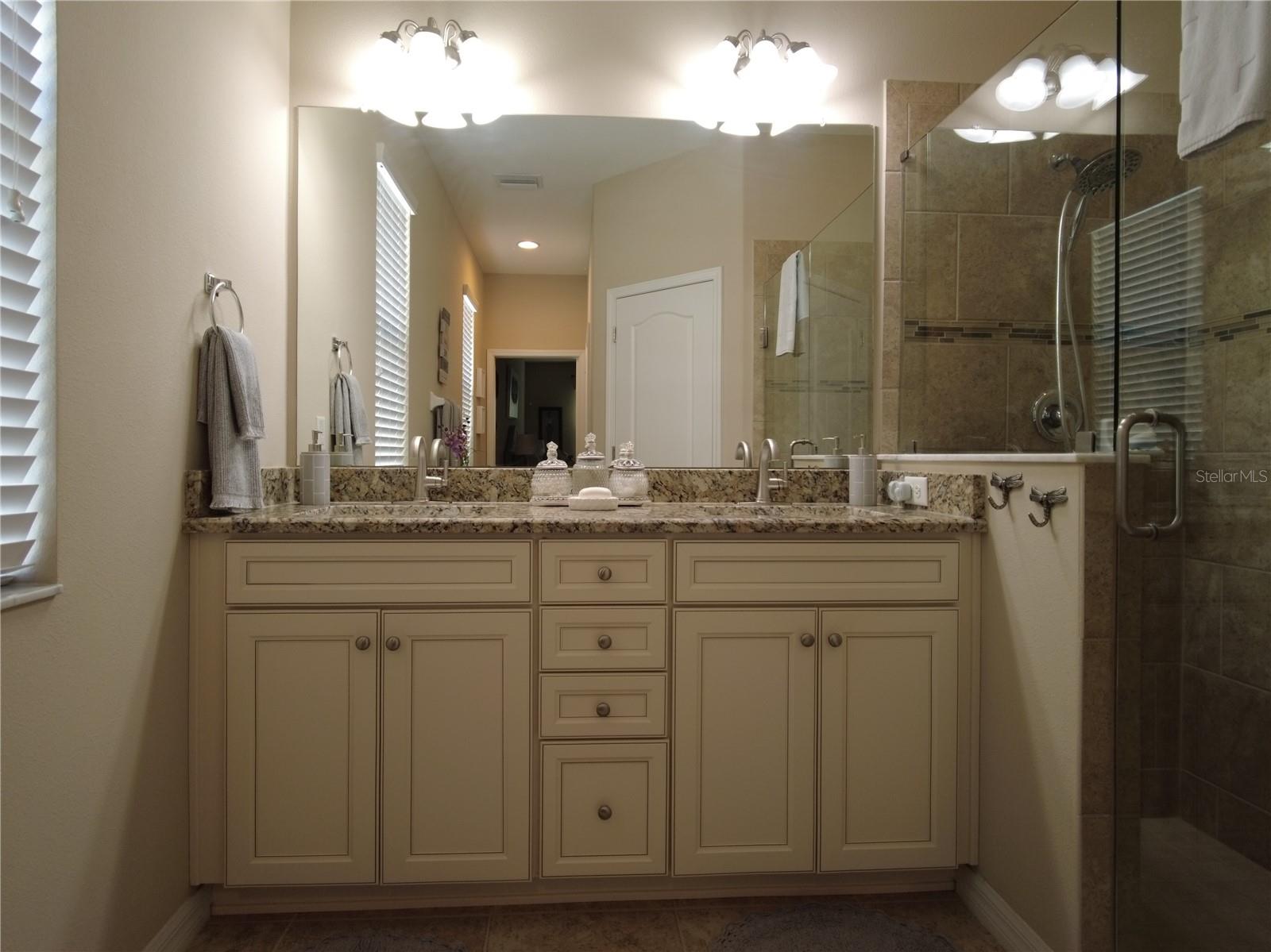 AUTUMN OAKS - Residential