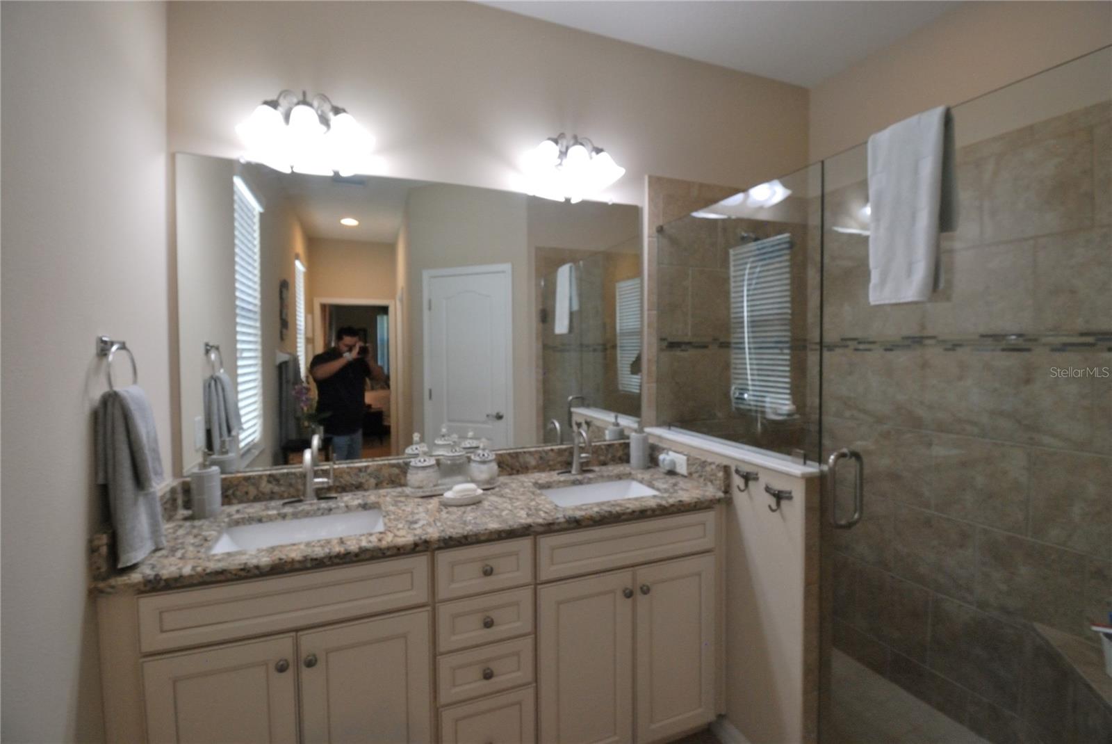 AUTUMN OAKS - Residential