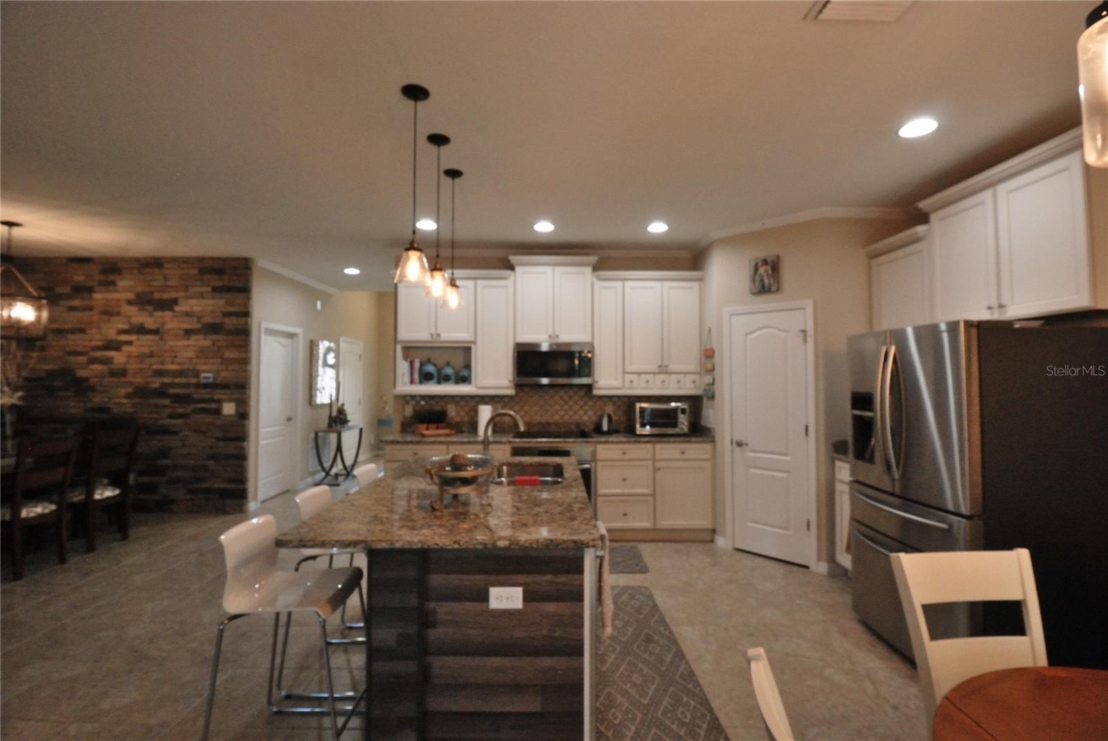 AUTUMN OAKS - Residential