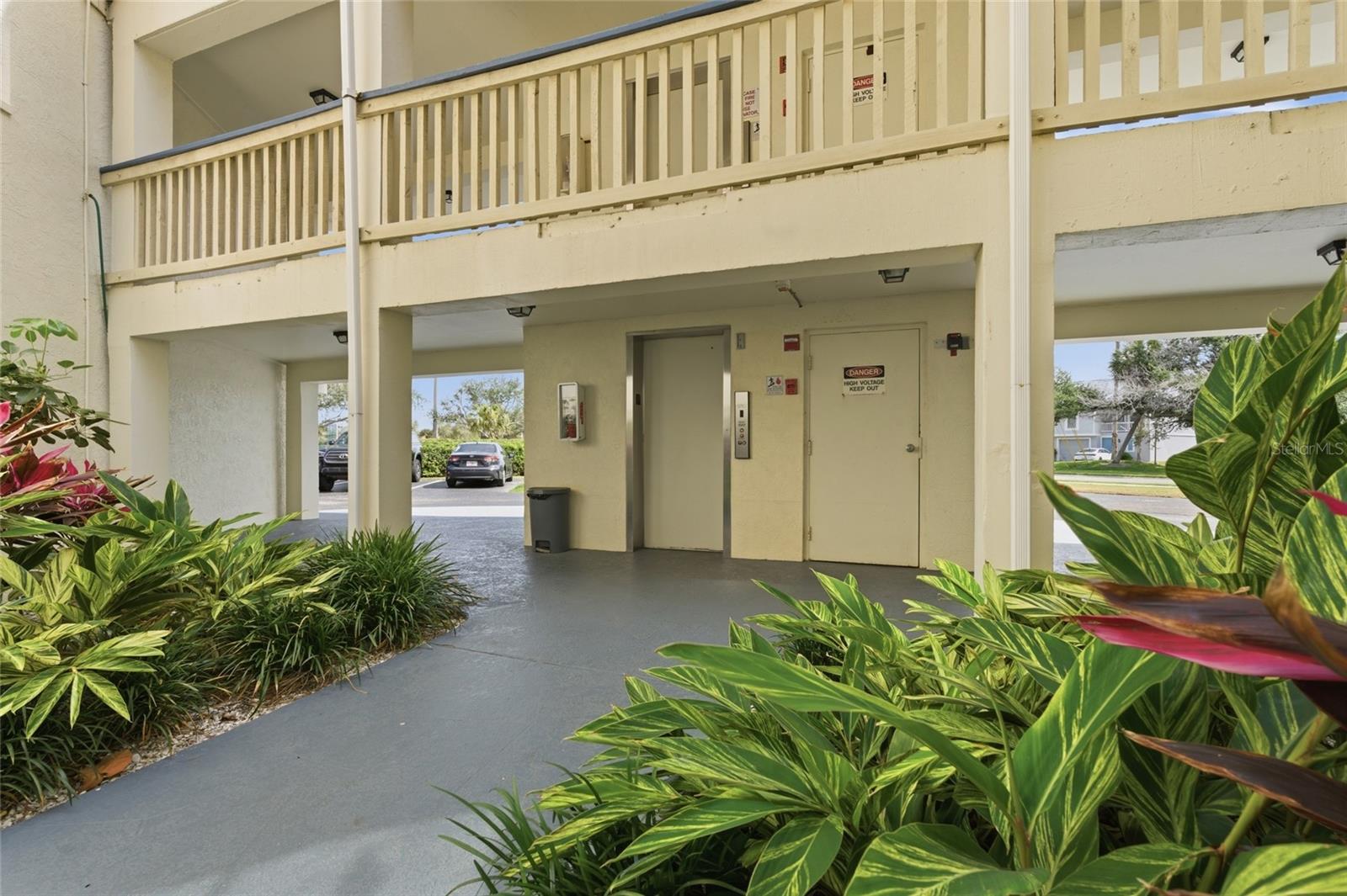 TIDES OF CAPRI WEST CONDO - Residential