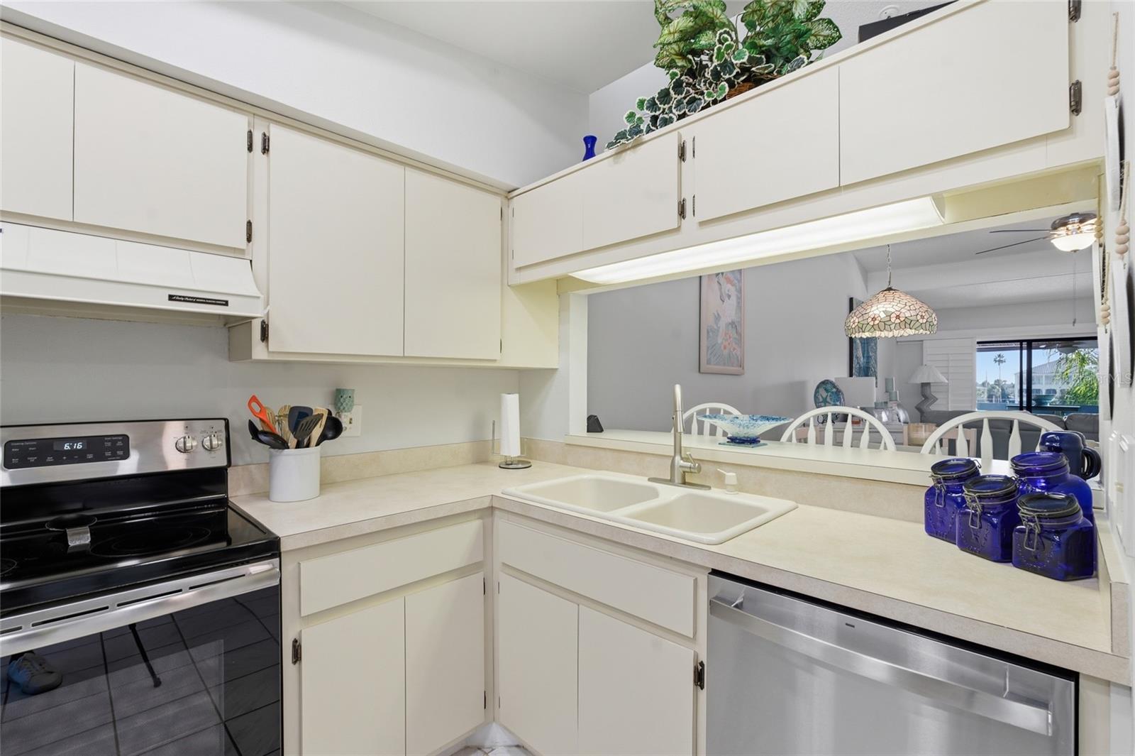 TIDES OF CAPRI WEST CONDO - Residential
