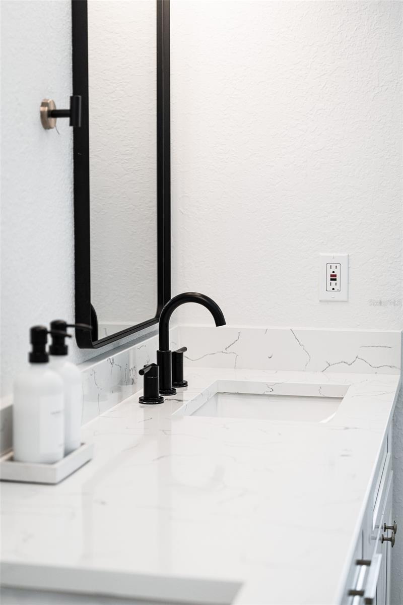 SOUTH VENICE - Residential