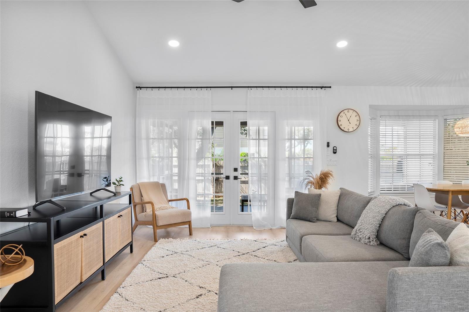 SOUTH VENICE - Residential