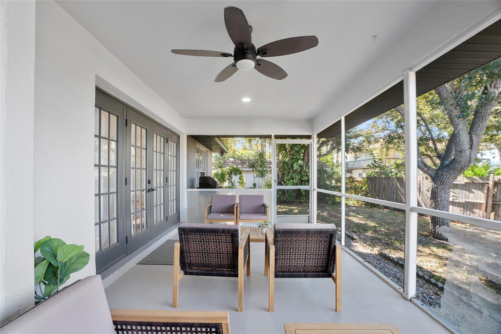 SOUTH VENICE - Residential