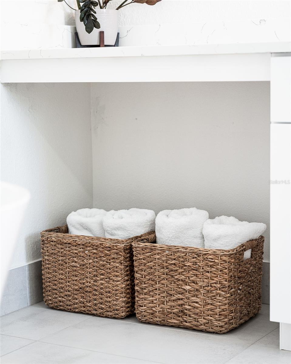 SOUTH VENICE - Residential