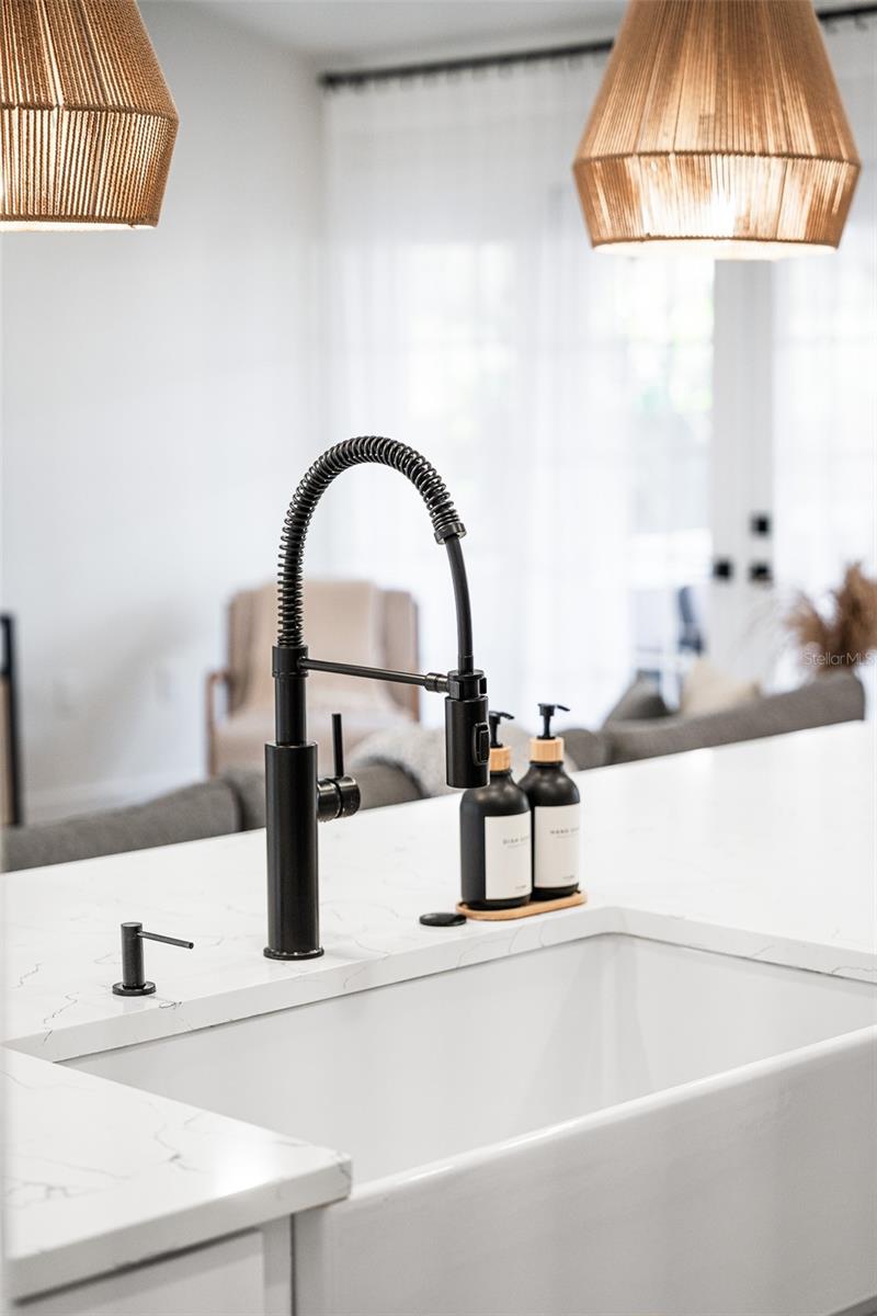 SOUTH VENICE - Residential