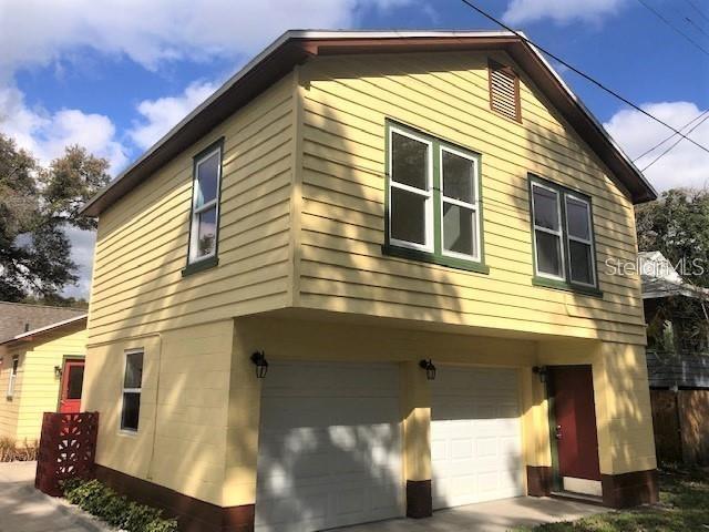 We are very excited to present this garage apartment in the heart of the trendy Kenwood historic district. Head into your private entrance and ascend the hardwood floor stairs to your private little hideaway. The apartment has lots of windows, hardwood floors, nice sized closets, recently updated kitchen and bath restored to it's original style. Tenant will receive use of one garage space and share the courtyard style yard with their neighbor in the house. You will love being in this walkable neighborhood near the Grand Central District with its restaurants, micro breweries, art galleries, festivals and more.