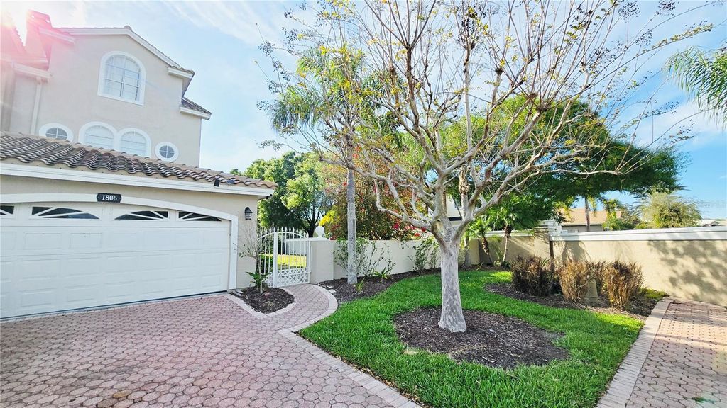 Photo of 1806 Lago Vista Boulevard, Palm Harbor, FL 34685 (MLS # TB8488546)