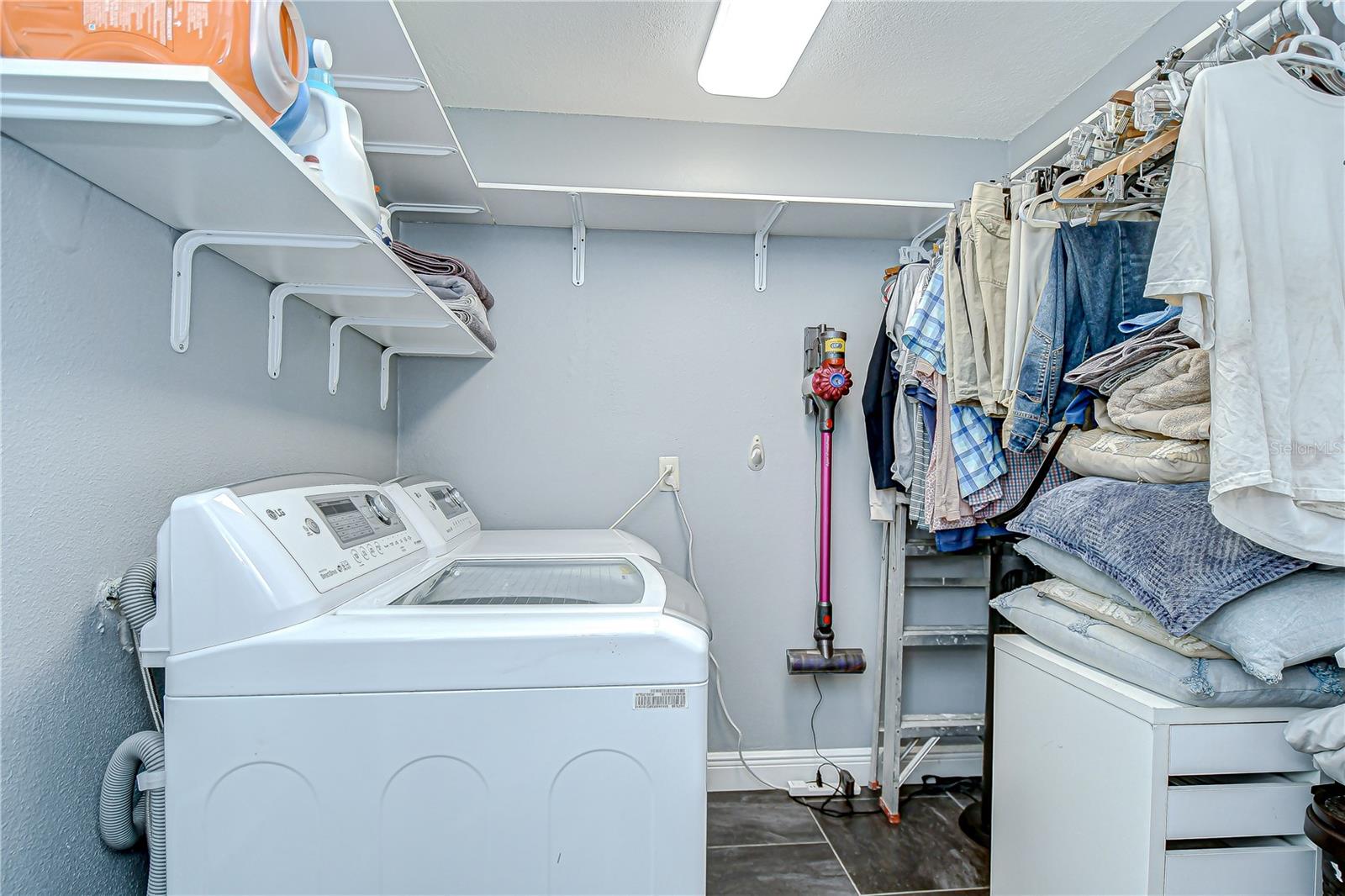 VILLAGE VI OF CARROLLWOOD VILL - Residential