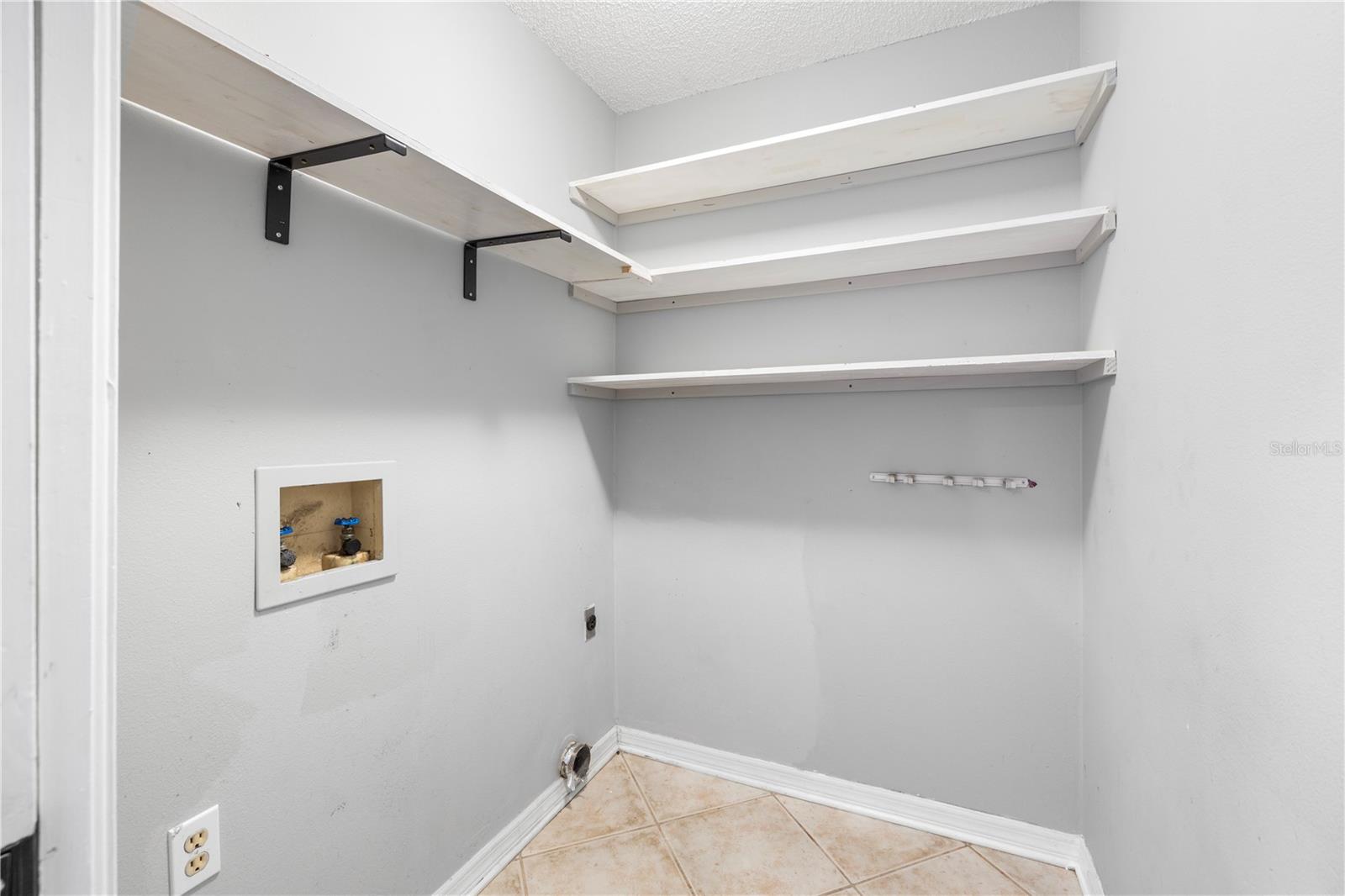 LAKE PADGETT - Residential