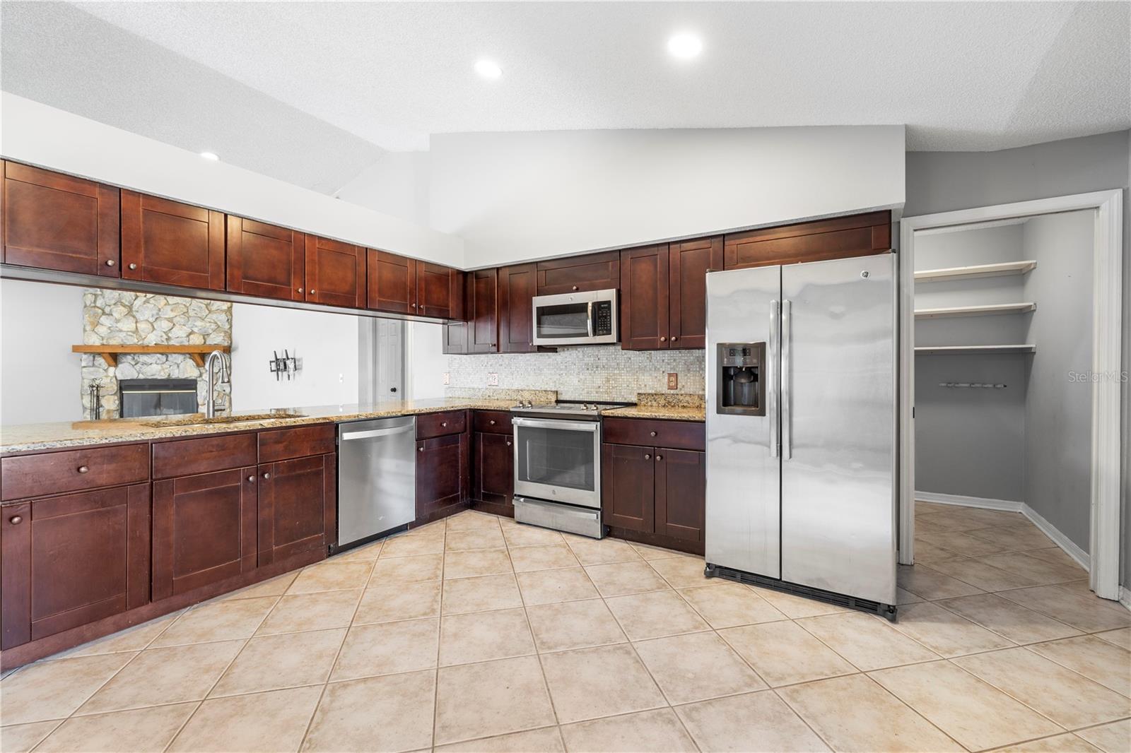 LAKE PADGETT - Residential