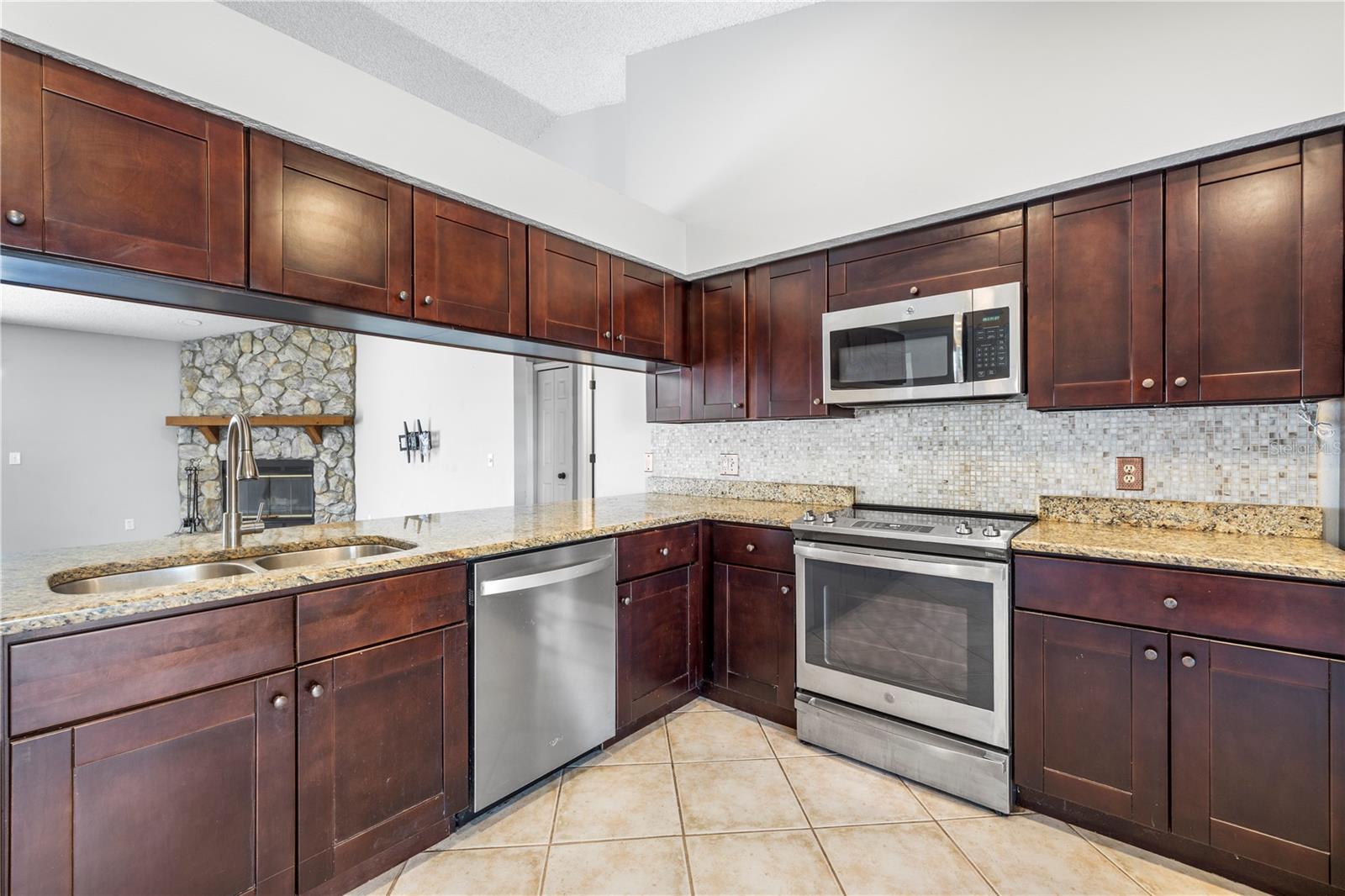 LAKE PADGETT - Residential