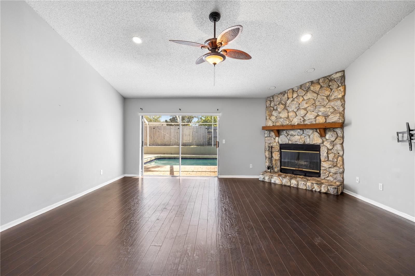 LAKE PADGETT - Residential