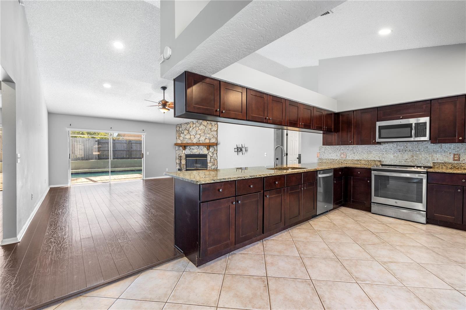 LAKE PADGETT - Residential