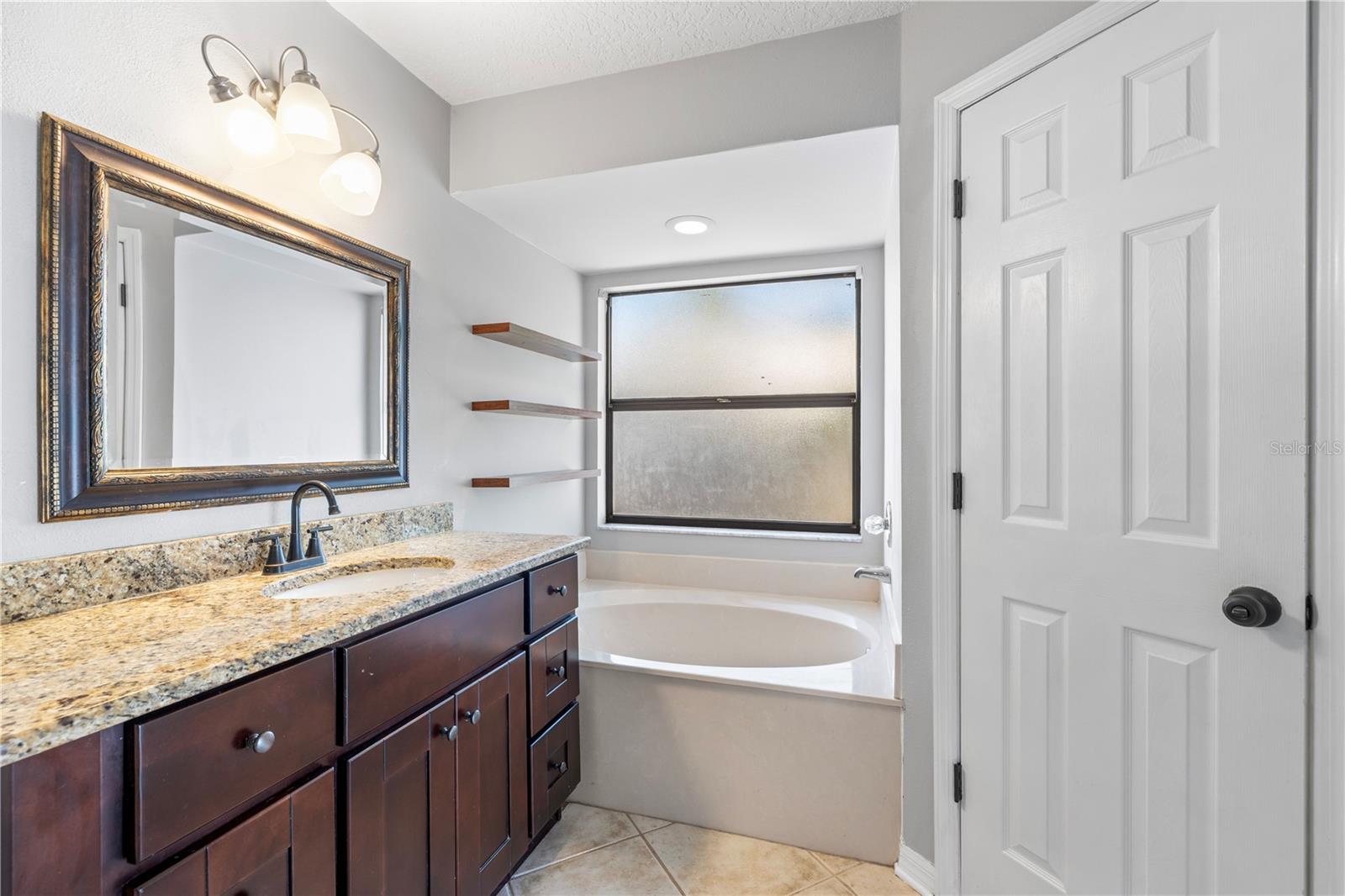 LAKE PADGETT - Residential