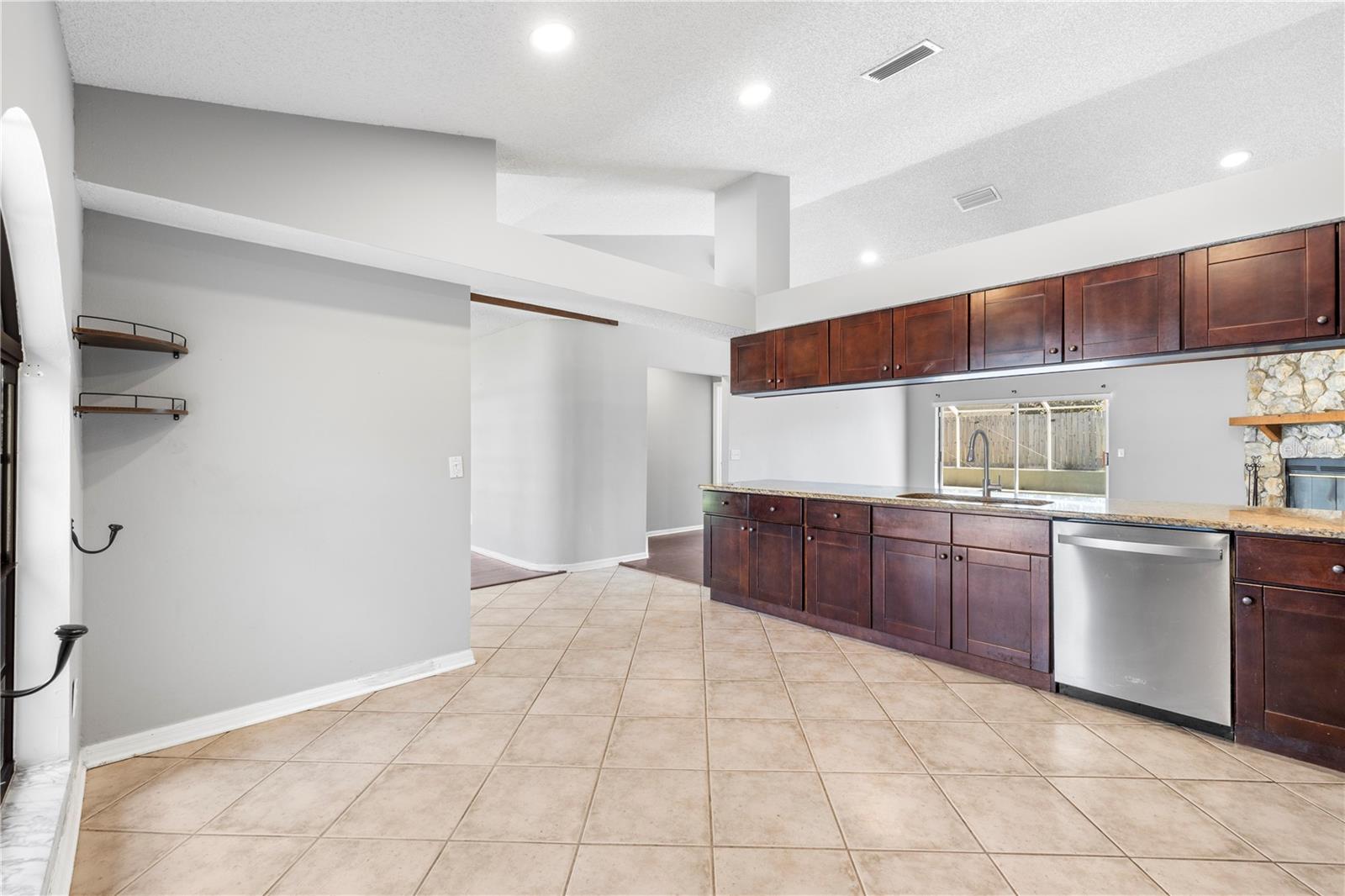 LAKE PADGETT - Residential