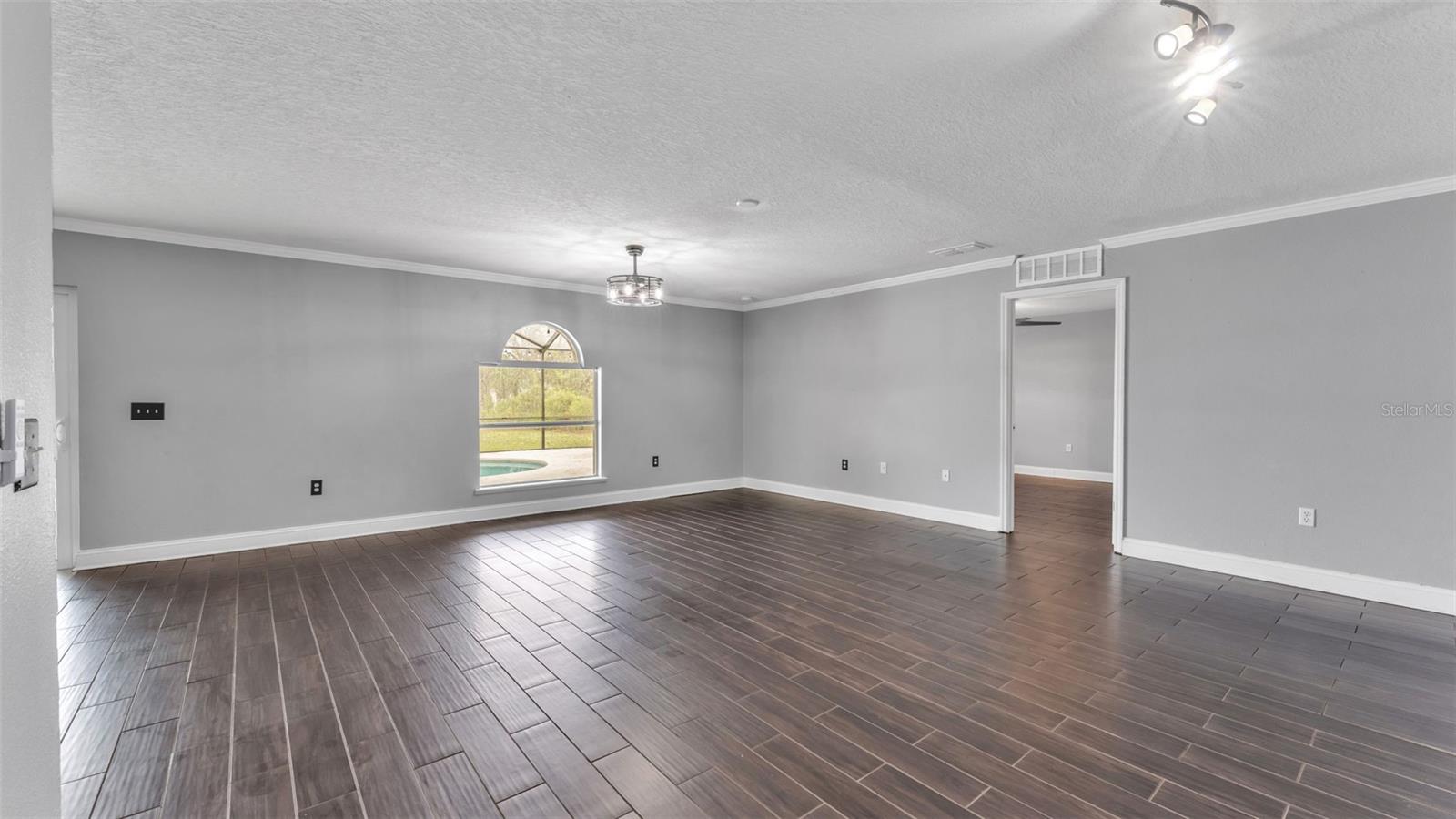 SPANISH OAKS - Residential