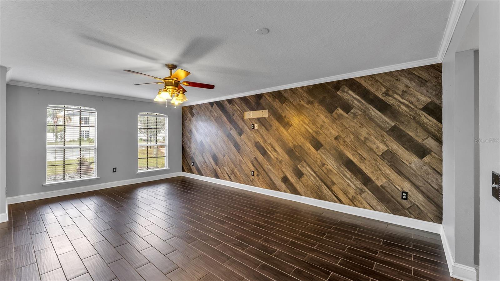 SPANISH OAKS - Residential