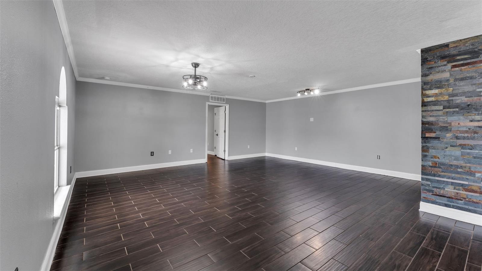 SPANISH OAKS - Residential