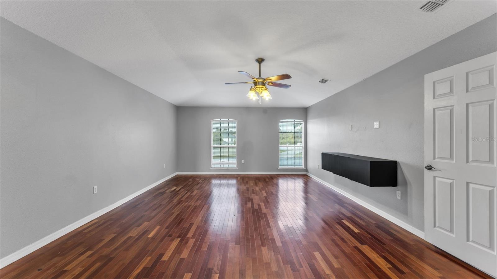 SPANISH OAKS - Residential