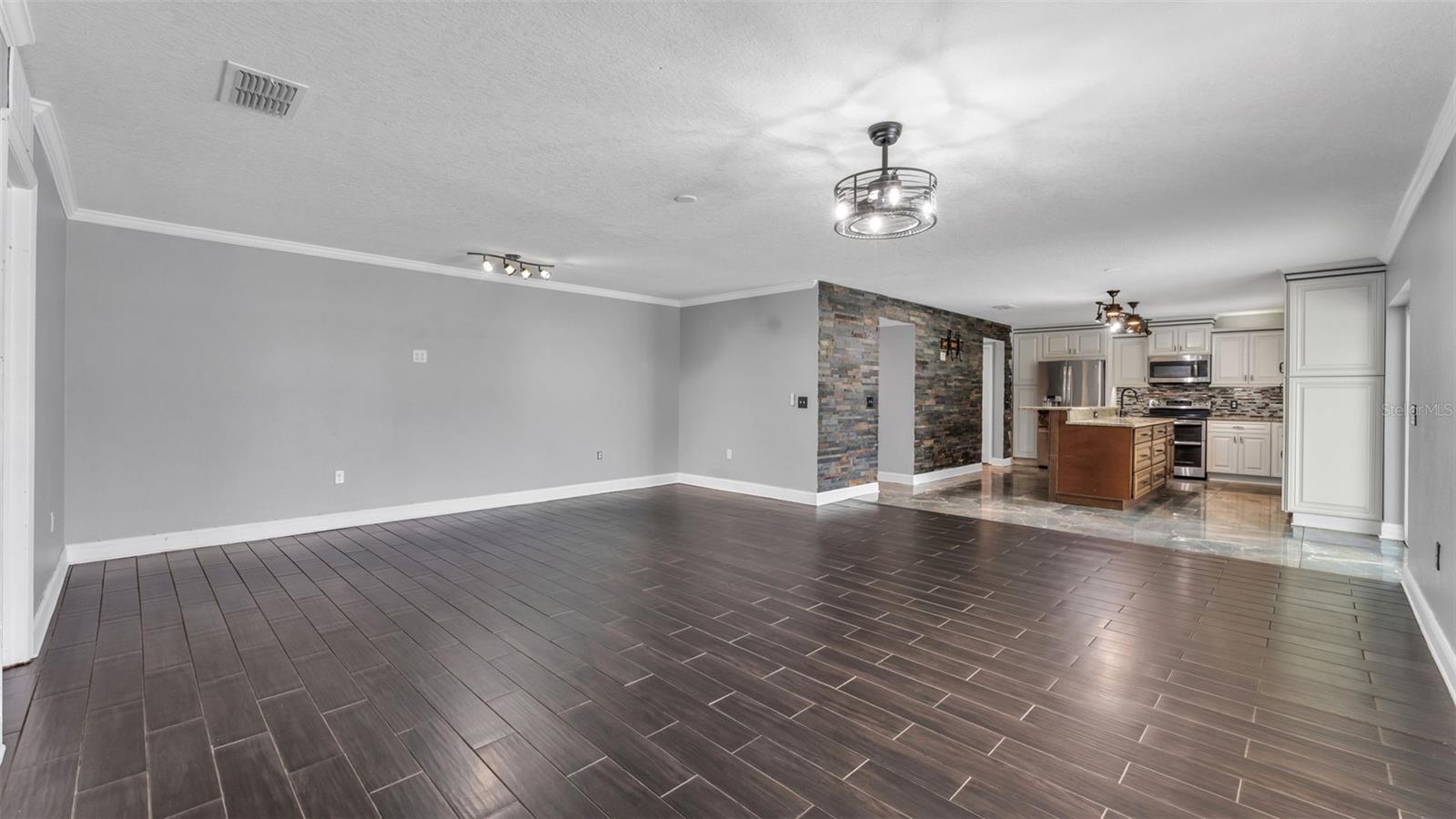 SPANISH OAKS - Residential