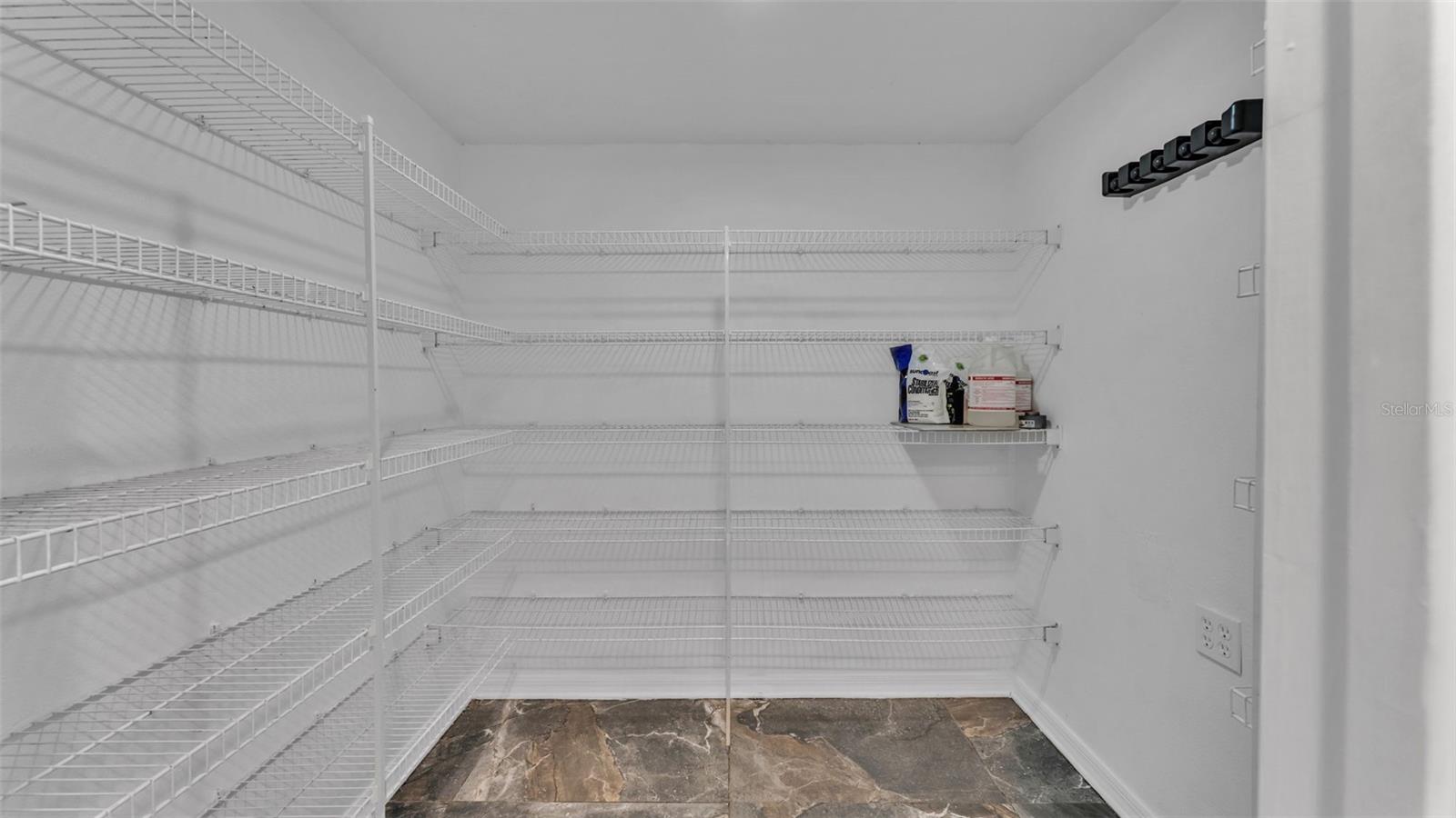 SPANISH OAKS - Residential