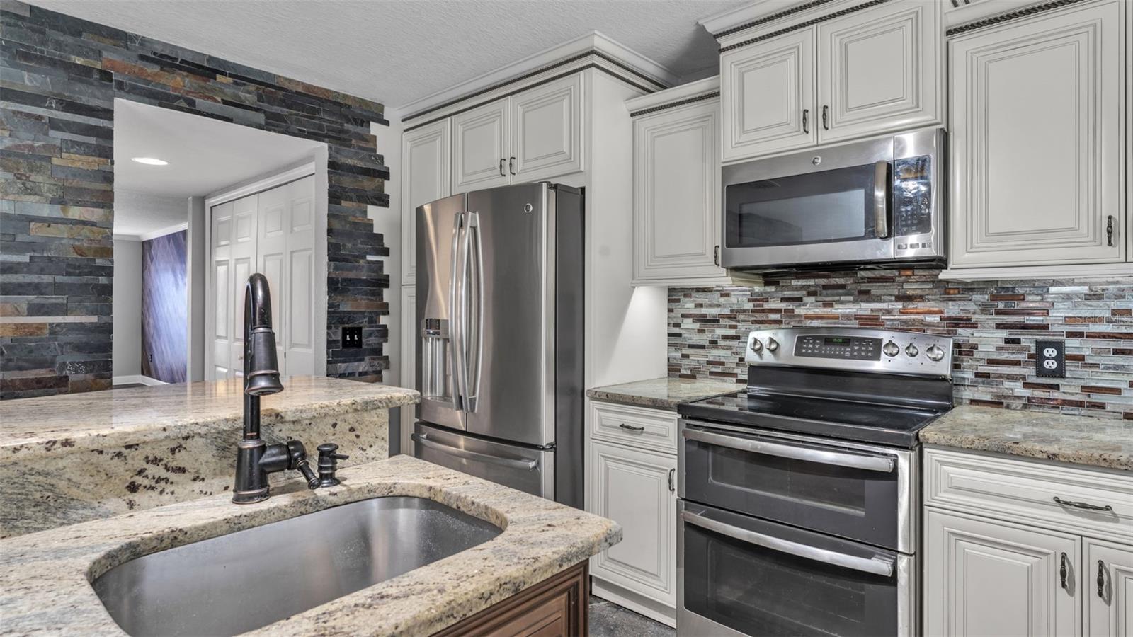 SPANISH OAKS - Residential