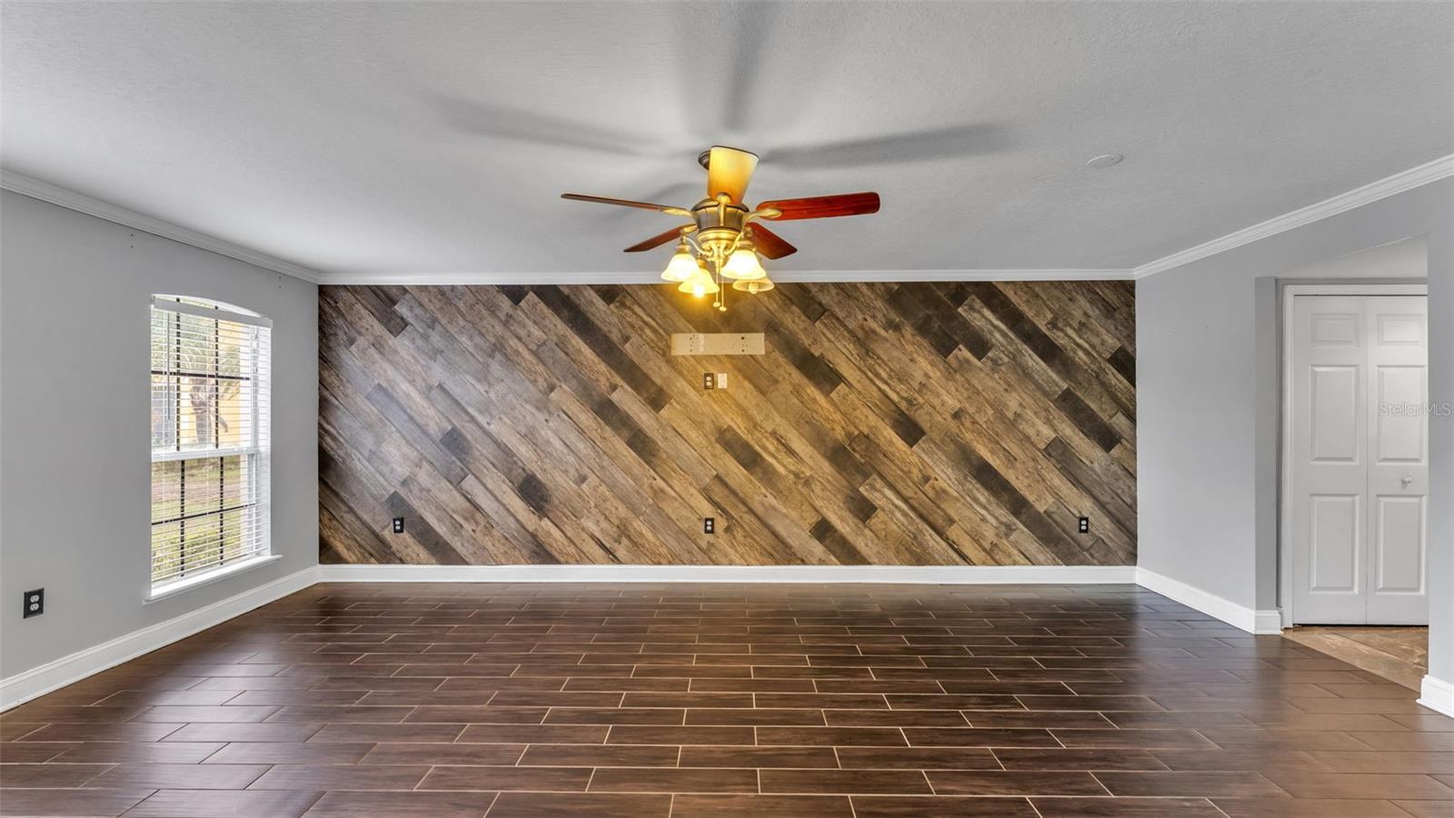 SPANISH OAKS - Residential