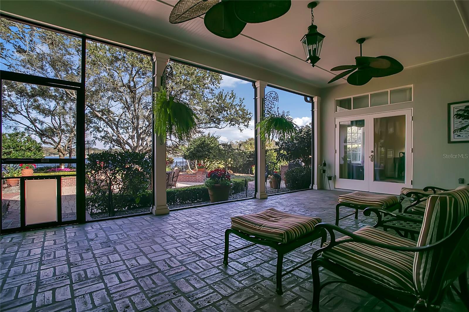 RIVER OAKS - Residential