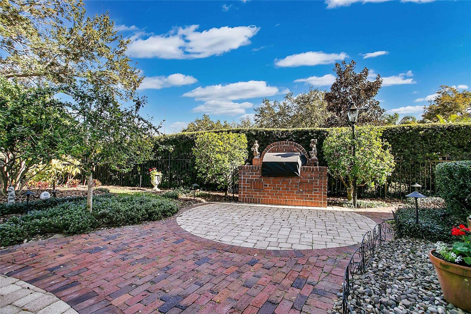 RIVER OAKS - Residential