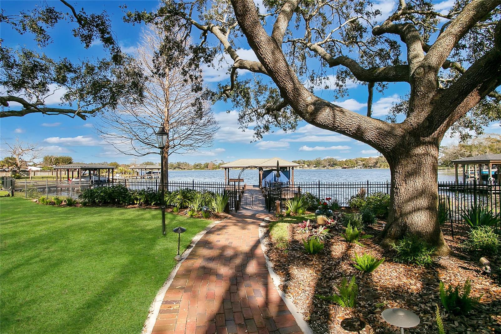 RIVER OAKS - Residential