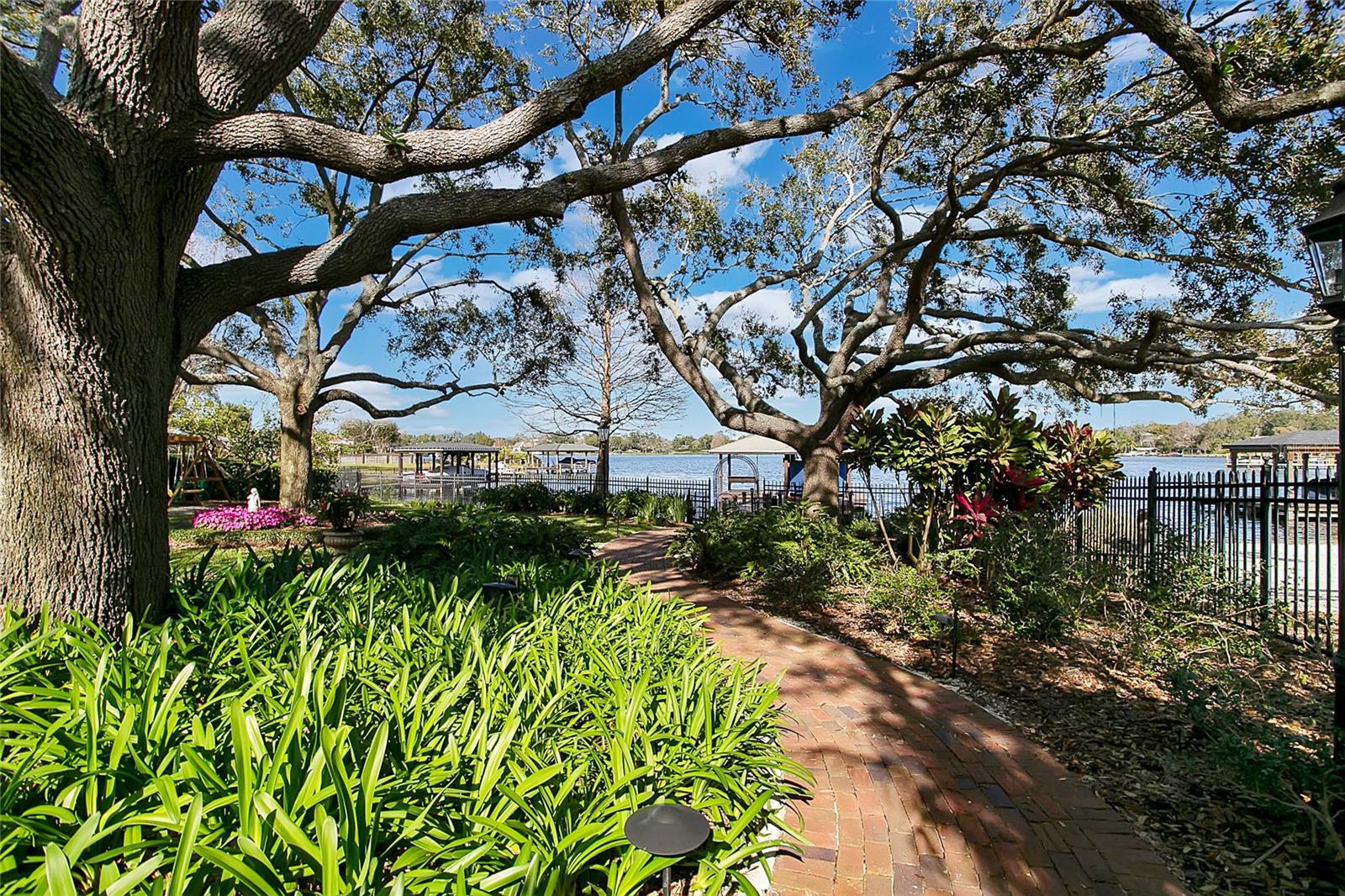 RIVER OAKS - Residential