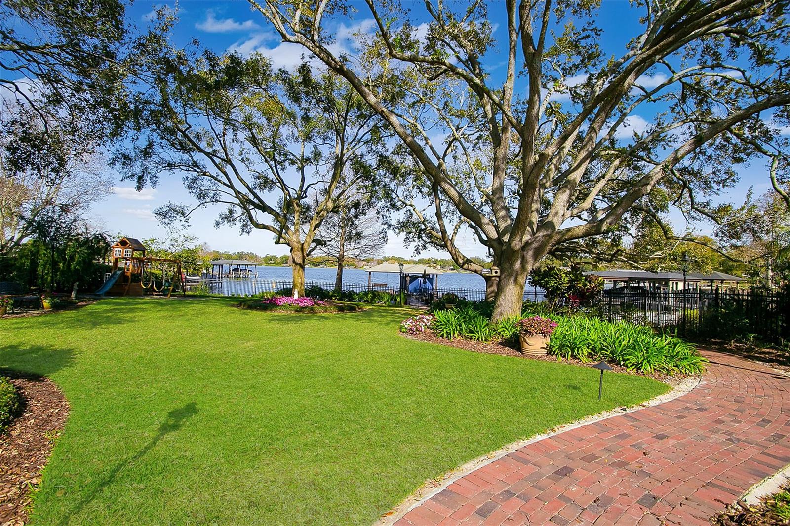 RIVER OAKS - Residential