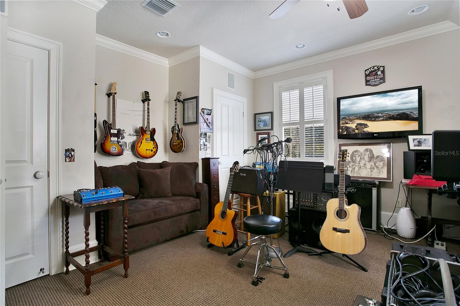 RIVER OAKS - Residential