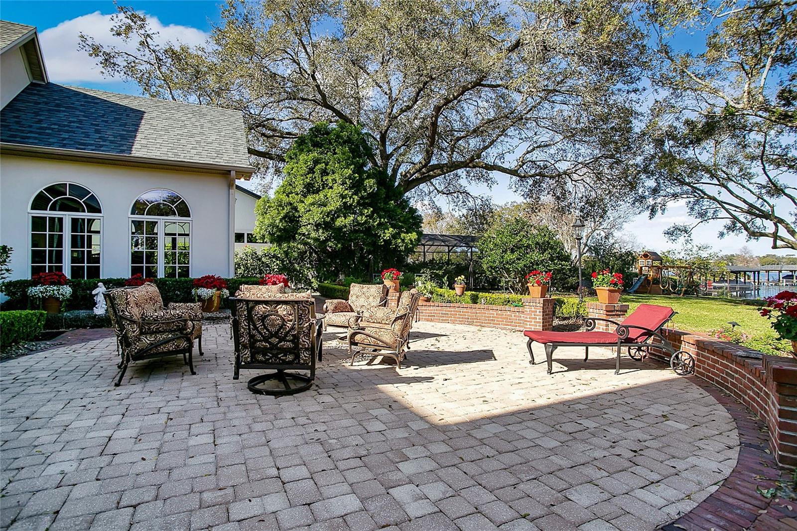 RIVER OAKS - Residential