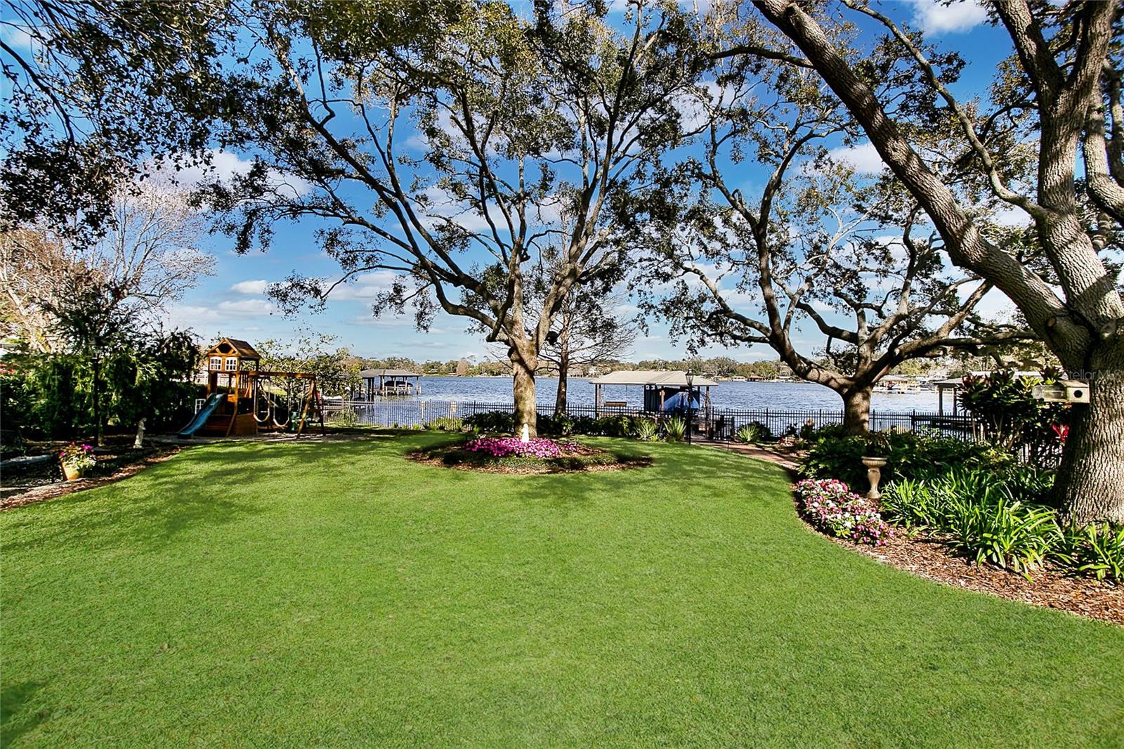 RIVER OAKS - Residential