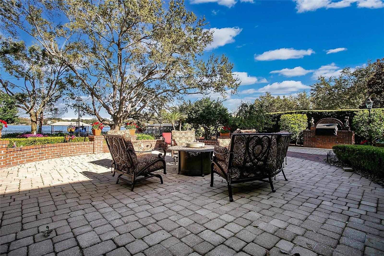 RIVER OAKS - Residential