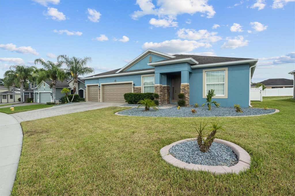 Photo of 230 Broad Street, Winter Haven, FL 33881 (MLS # P4939630)