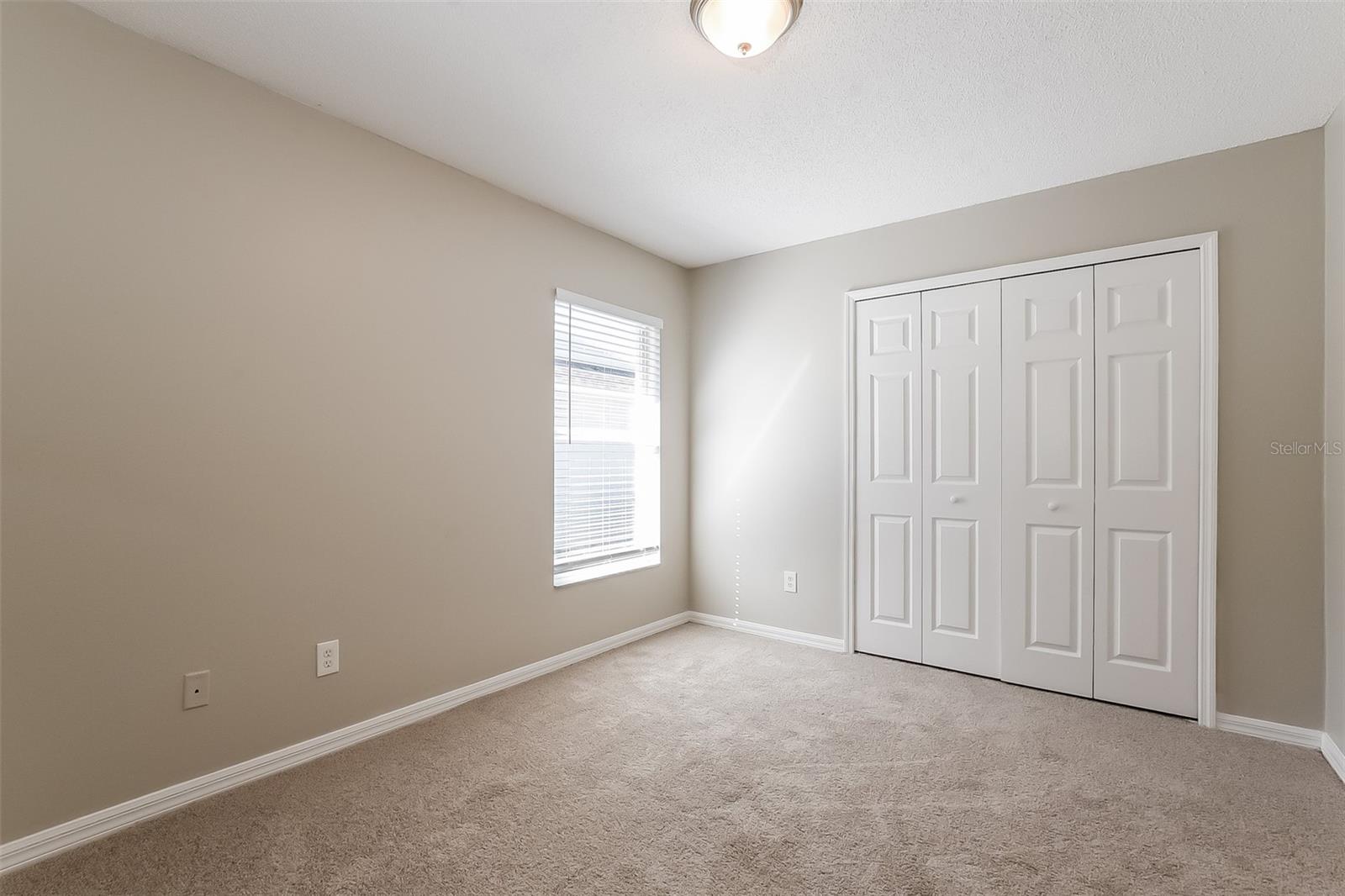 COUNTRY CHASE - Residential