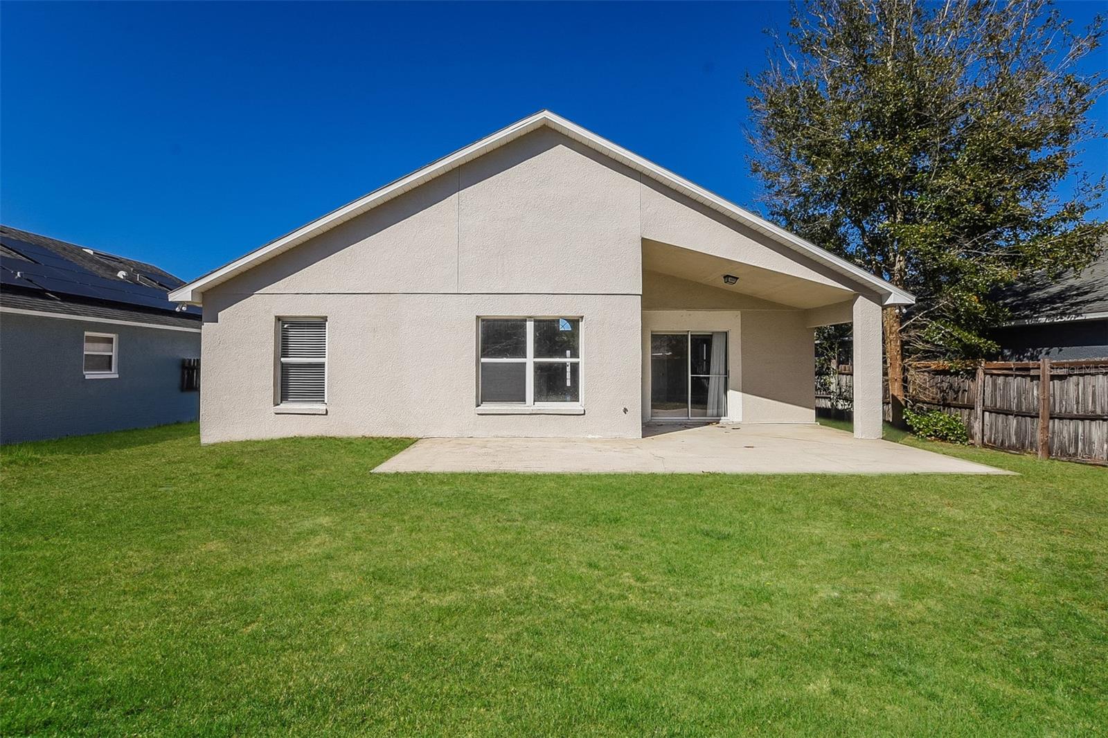 COUNTRY CHASE - Residential