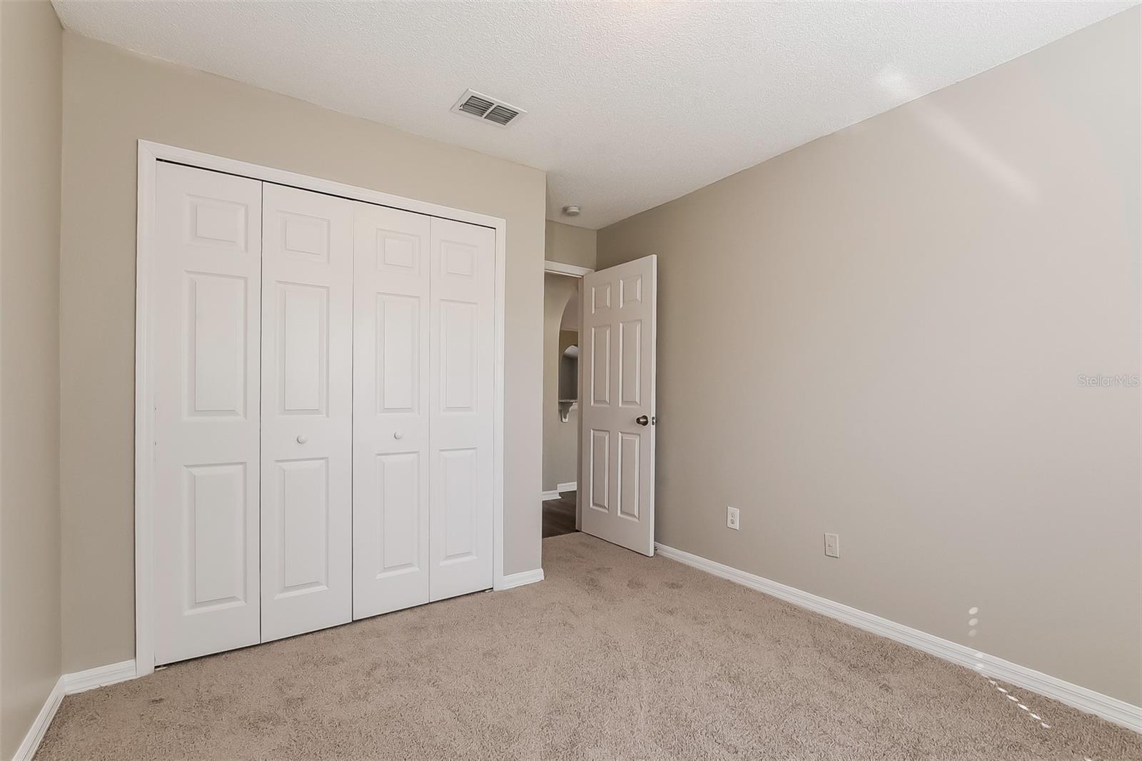 COUNTRY CHASE - Residential