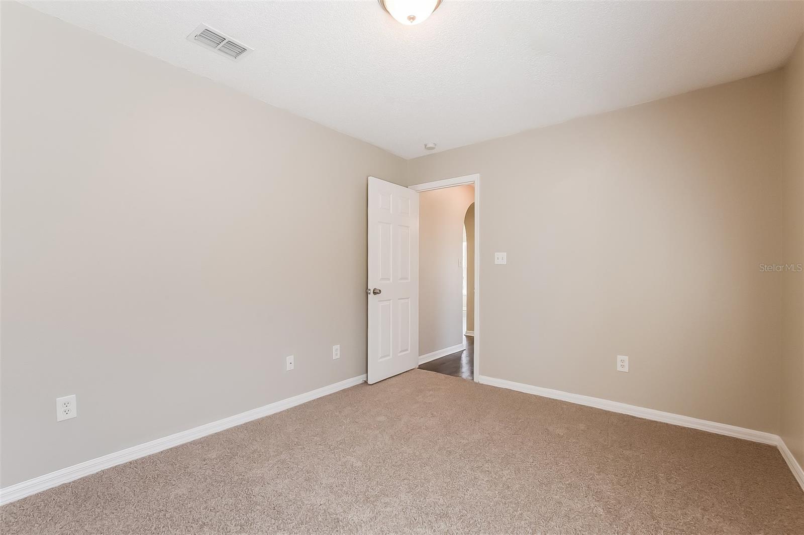 COUNTRY CHASE - Residential