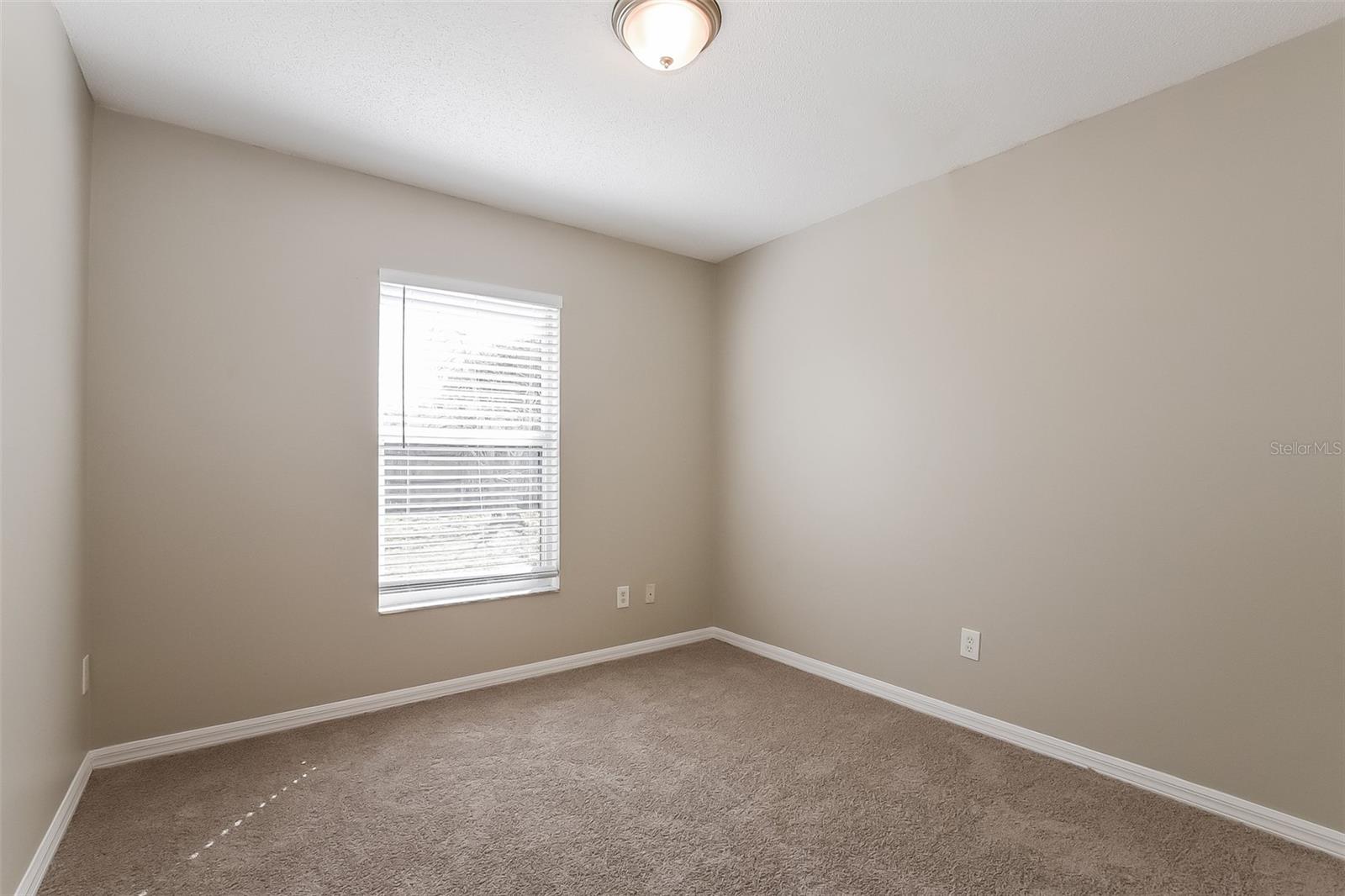 COUNTRY CHASE - Residential