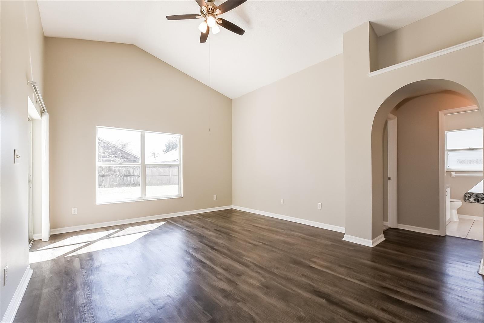 COUNTRY CHASE - Residential