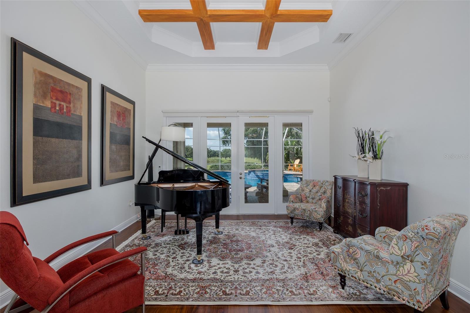 CHAMPIONS CLUB - Residential